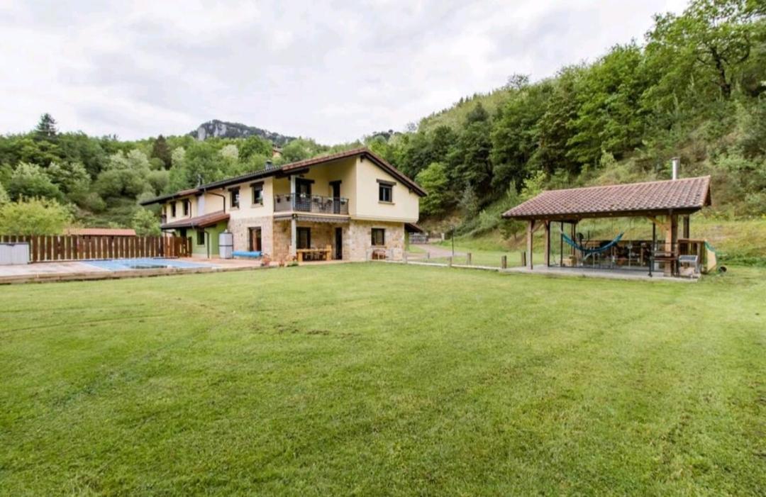 Chalet Con Piscina Climatizada En La Naturaleza Areatza Εξωτερικό φωτογραφία
