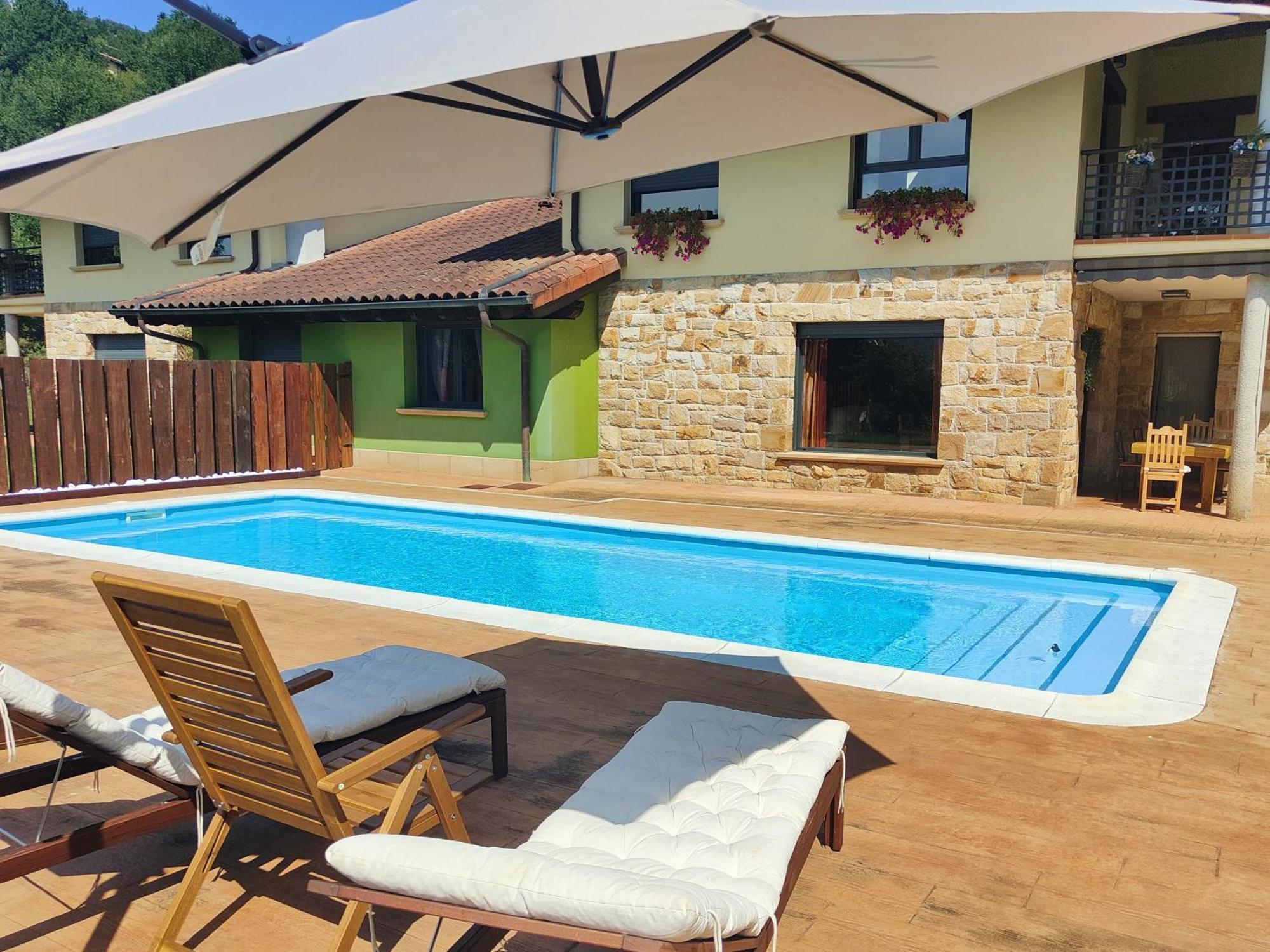 Chalet Con Piscina Climatizada En La Naturaleza Areatza Εξωτερικό φωτογραφία